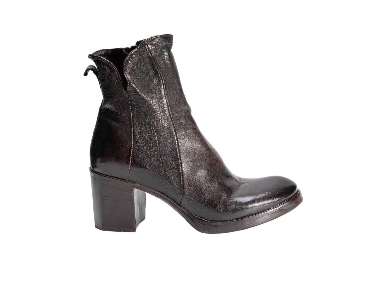 Handmade women's ankle boot in genuine leather 100% Italian