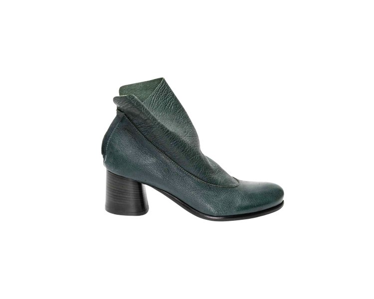 Handcrafted women`s ankle boots in genuine leather