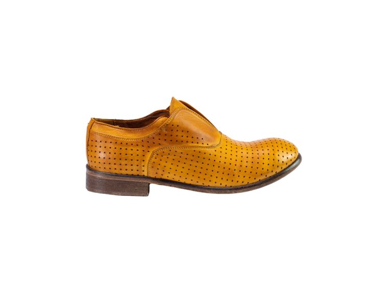 Handcrafted women`s shoes in genuine leather without laces