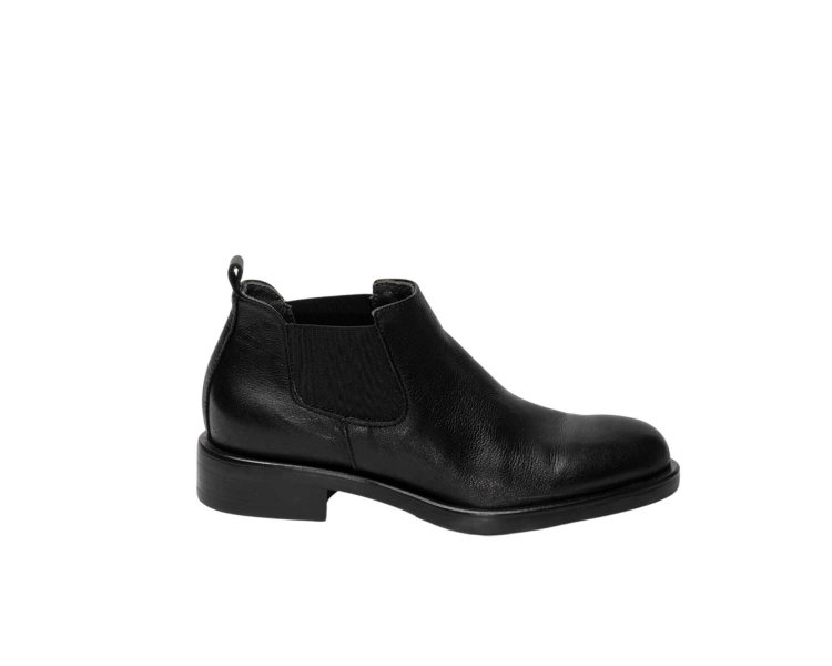 Handcrafted women`s ankle boots in genuine leather