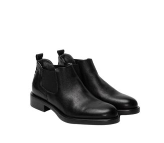 Handcrafted women`s ankle boots in genuine leather