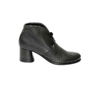 Hancrafted women`s ankle boots in genuine leather