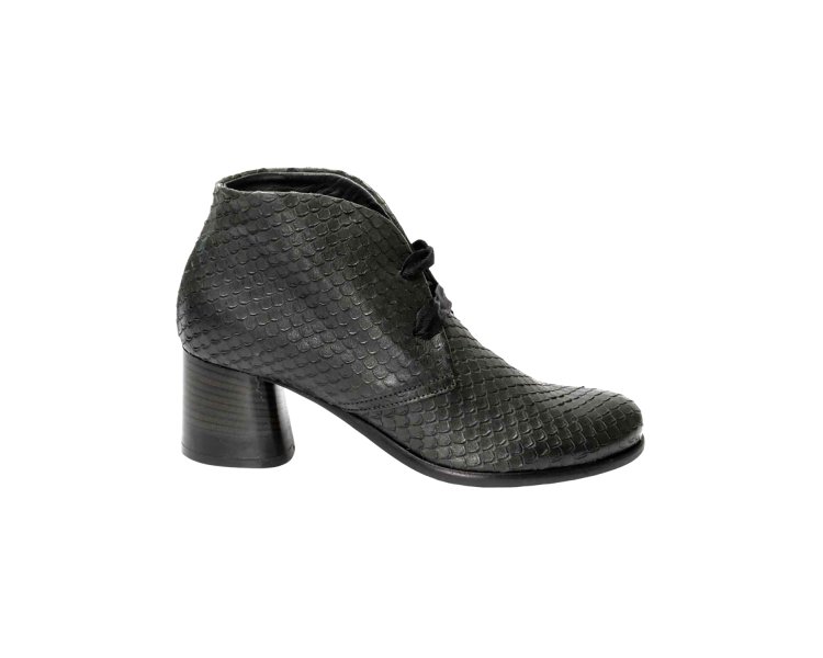 Hancrafted women`s ankle boots in genuine leather