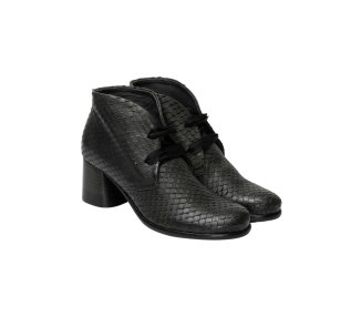 Hancrafted women`s ankle boots in genuine leather