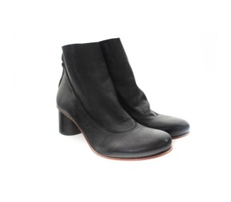 Handmade woman`s ankle boot in genuine leather