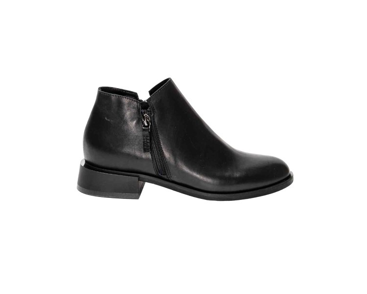 Handcrafted women`s ankle boots in soft genuine leather