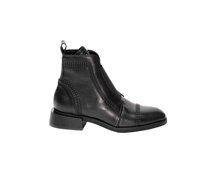 Handcrafted women`s ankle boots in calf leather