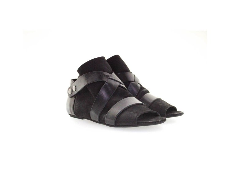 Woman`s sandals in genuine leather 100% italian