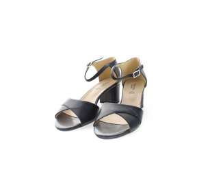 Handmade woman`s sandals in genuine leather 100% Italian