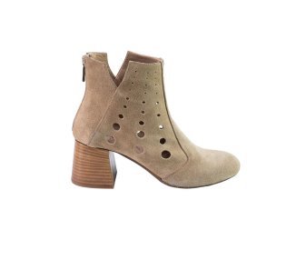 Handcrafted women`s ankle boots in genuine calf leather