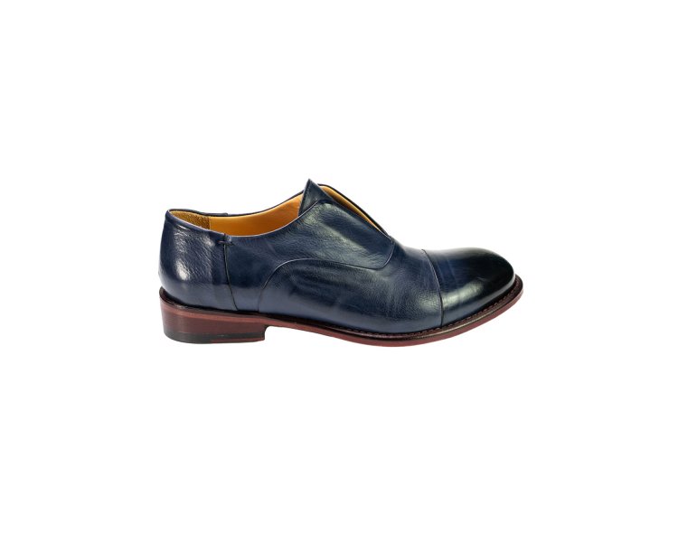 Handcrafted women`s shoes in calf leather without laces