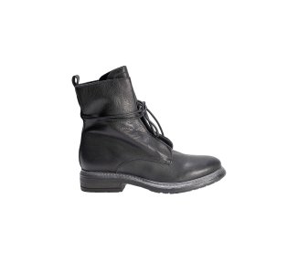 Handamade woman`s ankle boots in genuine lòeather 100% italian