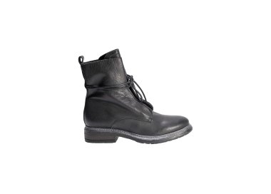 Handamade woman`s ankle boots in genuine lòeather 100% italian