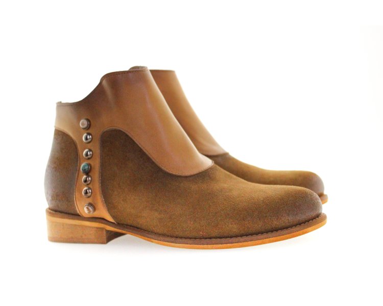 Woman`s ankle boots in genuine leather 100% italian